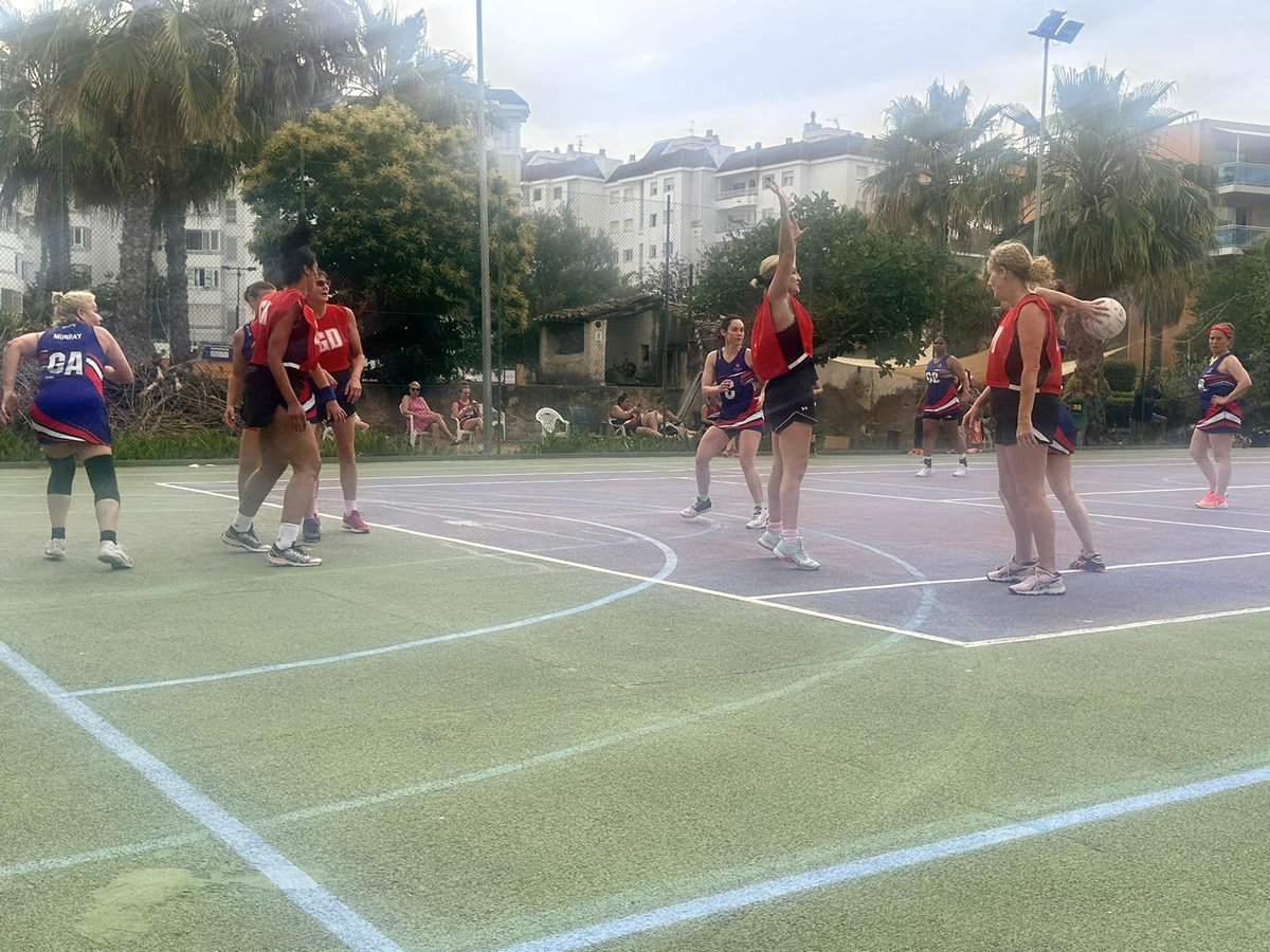 NetballSwp's tweet image. Third Game of the day 

Daffo-fillies 7  V 6 Thursday Thunder 

A close win for the ladies 🌼
