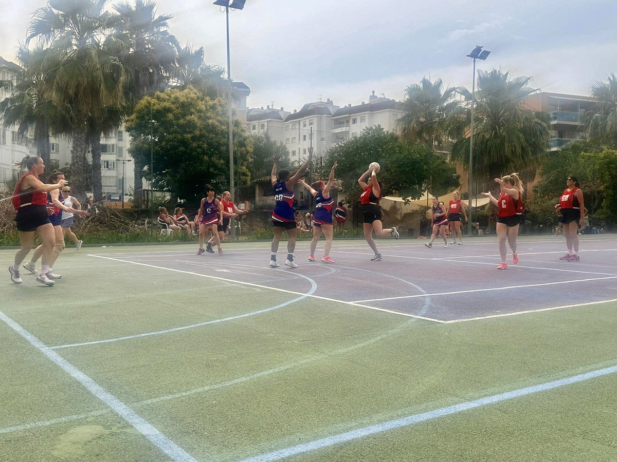 NetballSwp's tweet image. Third Game of the day 

Daffo-fillies 7  V 6 Thursday Thunder 

A close win for the ladies 🌼