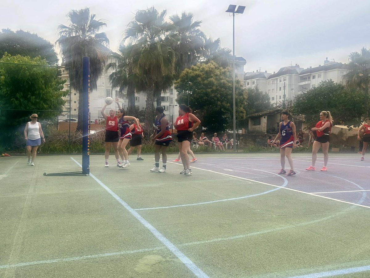 NetballSwp's tweet image. Third Game of the day 

Daffo-fillies 7  V 6 Thursday Thunder 

A close win for the ladies 🌼