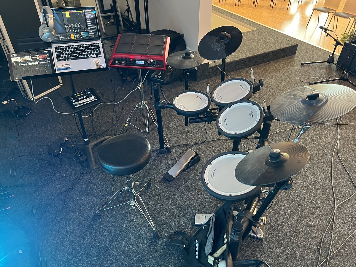 My Sunday setup. Ignore the old TD1 drumset. Ableton makes it immensely better. 

#AbletonLive