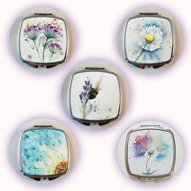 kblacey's tweet photo. Are you a Bright, Bold and Beautiful sort of person or prefer pastel florals ? All featuring my original art, they make a lovely gift or treat for yourself. A slimline, pretty handbag accessory.
https://t.co/LicBRqfXps
#art #mirror #handbagaccessory #MHHSBD #CraftBizParty https://t.co/SmbcnUJ9p9