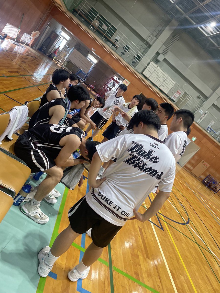 toubsk's tweet photo. バスケ部、2023年滋和戦⛹️‍♀️🏀

1試合目 vs滋賀大学教育学部
 1Q   19-16
2Q   23-21
3Q   16-25
4Q   25-12
最終 83-74
和歌山大学の勝利です🎉

2試合目  vs滋賀大学経済学部
1Q      18-27
2Q     19-18
3Q     18-16
4Q     18-23
最終   73-84
滋賀大経済さんの勝利です✌️ https://t.co/y0hwXHRroR