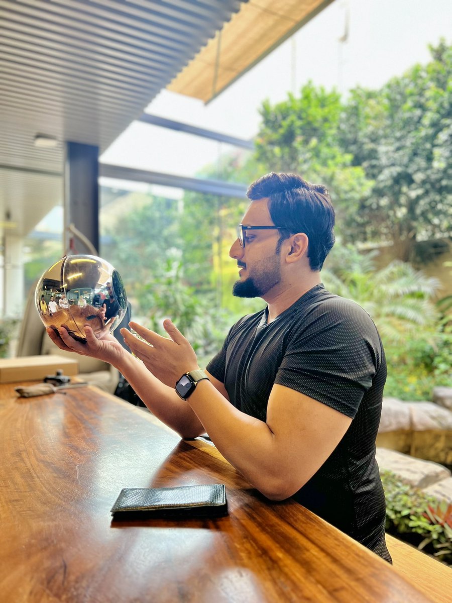 SalluHee's tweet photo. 'I am with the Orb'.

#ifyouknowyouknow #samaltman #worldcoin https://t.co/rVatIlG3GY