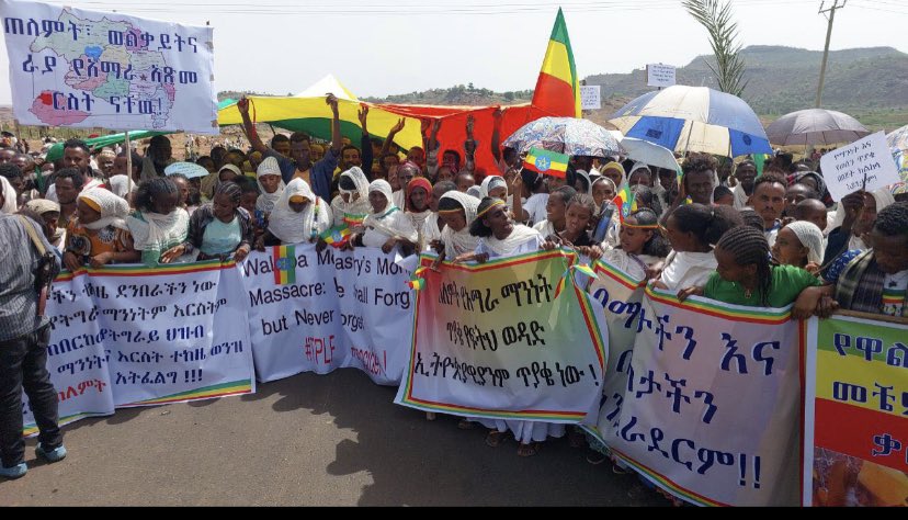 JeremyFano4Life's tweet photo. Amharas in #Telemet and its surroundings speak loudly in today's massive and peaceful rally. They send a message to the Ethiopian government and the international community to respect their Amhara identity.
#Telemt #Wolkayit #Amhara! https://t.co/1rZqVkq9Pl
