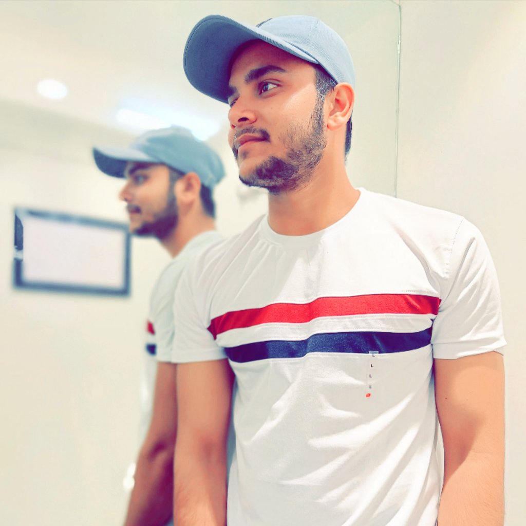 परेशानियां तो हर किसी की जिंदगी में है साहब
उदासियाँ चेहरे पर दिखाई दे ये जरुरी तो नहीं!!