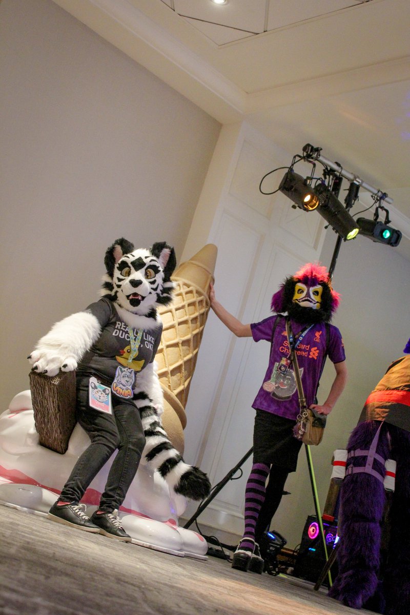 MetalGearHazumu's tweet photo. @Pineappl3_Tiger @AshTheHellHxund Oh boy, ice cream!
With @Pineappl3_Tiger
Photo taken by @AshTheHellHxund
#ConFuzzled #ConFuzzled2023 #CFz #CFz2023 #CFz23 #RaptorMask https://t.co/8ZQw3PTMyn