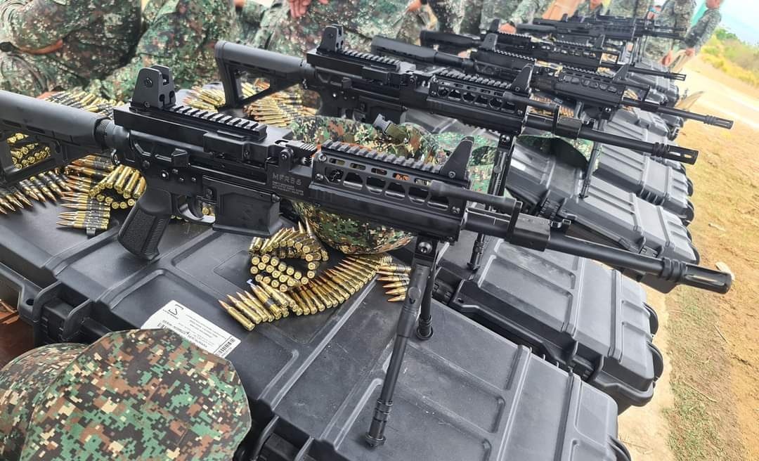 EVostox's tweet image. [English] 18/06/2023

&quot;MFR56&quot; 

(Apparently I missed this one)

On May 30 2023, Philippine Marine Corps officially received 160 unit of Turkish-made System Defense &quot;MFR56&quot;. A 5.56x45 mm NATO LMG for their squad automatic weapons requirement. 

(📸 / 📹 Edwin Año) 
[1/3]