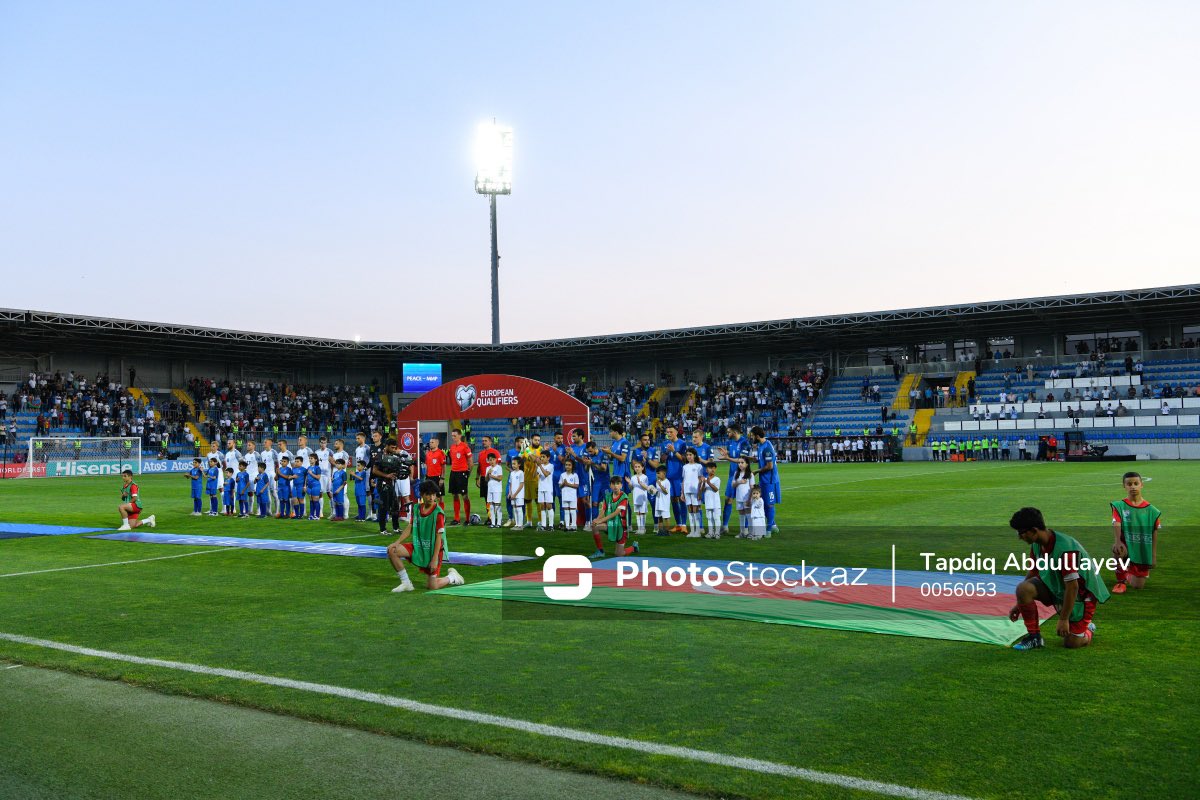 PhotoStockaz's tweet image. Azərbaycan - Estoniya matçı.

AVRO-2024-ün seçmə mərhələsi çərçivəsində “Dalğa Arena”da baş tutan Azərbaycan və Estoniya futbol millilərinin qarşılaşması.

📷 Ətraflı: photostock.az/media/648E03A1…

#futbol #avro2024 #azərbaycan #estoniya #oyun #futbolçu #top #stadion #arena
