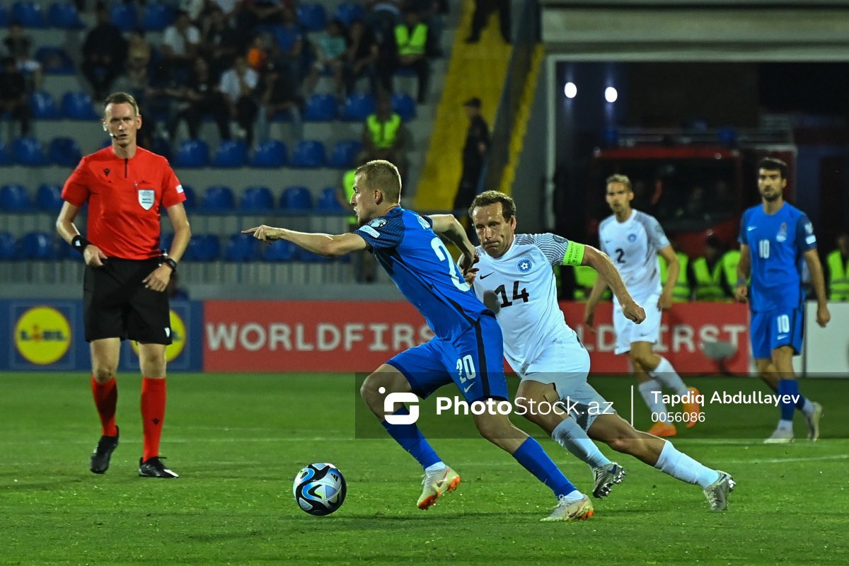 PhotoStockaz's tweet image. Azərbaycan - Estoniya matçı.

AVRO-2024-ün seçmə mərhələsi çərçivəsində “Dalğa Arena”da baş tutan Azərbaycan və Estoniya futbol millilərinin qarşılaşması.

📷 Ətraflı: photostock.az/media/648E03A1…

#futbol #avro2024 #azərbaycan #estoniya #oyun #futbolçu #top #stadion #arena