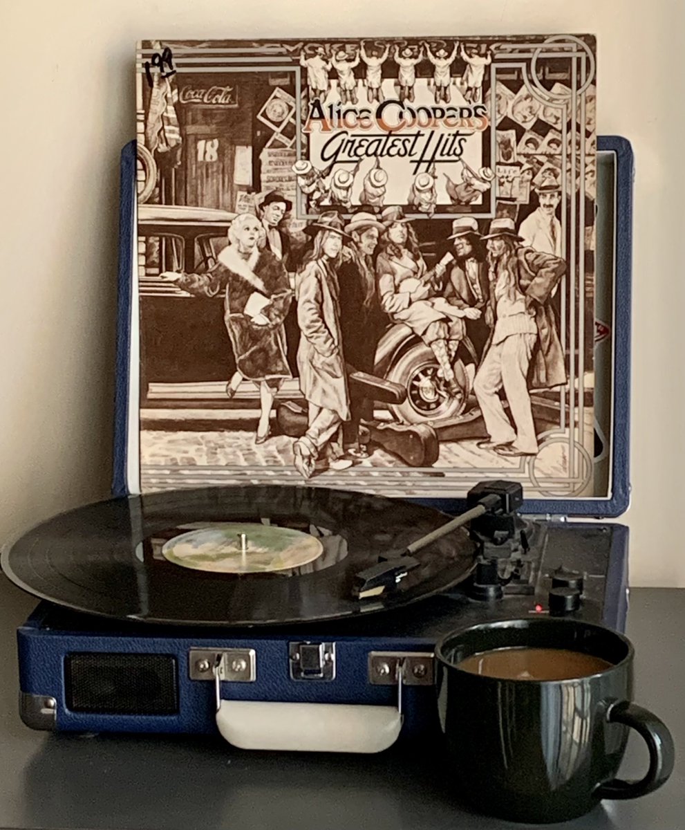 Sunday’s are for coffee & vinyl 

If that don't suit ya that’s a drag
School's out for summer

#nowspinning @alicecooper Great Hits 

#70satseven #sundaymorning #sundayvibes #classicrock #hardrock #vintagevinyl @crosleyradio @gevaliakaffe #frenchroast