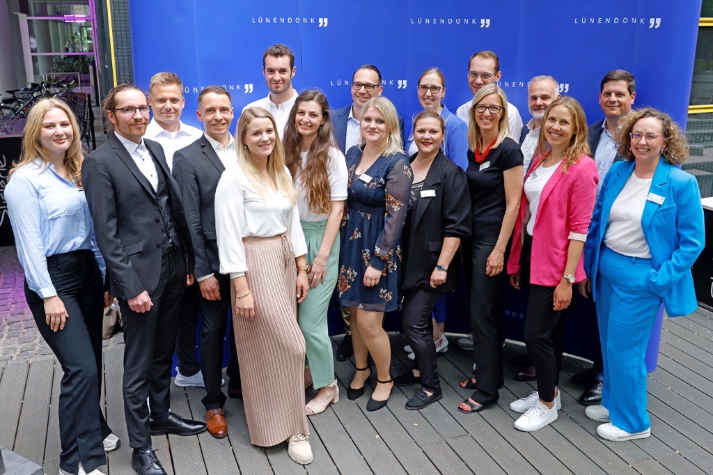 JHossenfelder's tweet photo. 40 Jahre @Luenendonk  - ein wunderbares, würdiges Fest in München mit 150 Gästen! Kunden,  Service-Partner, lange Weggefährten, Freunde und Familie aus der  gesamten Republik sind in die Stiglerie gekommen, um mit dem #Lünendonk-Team und den Gesellschaftern zu feiern. Tolle Party https://t.co/M5kglZCUF1