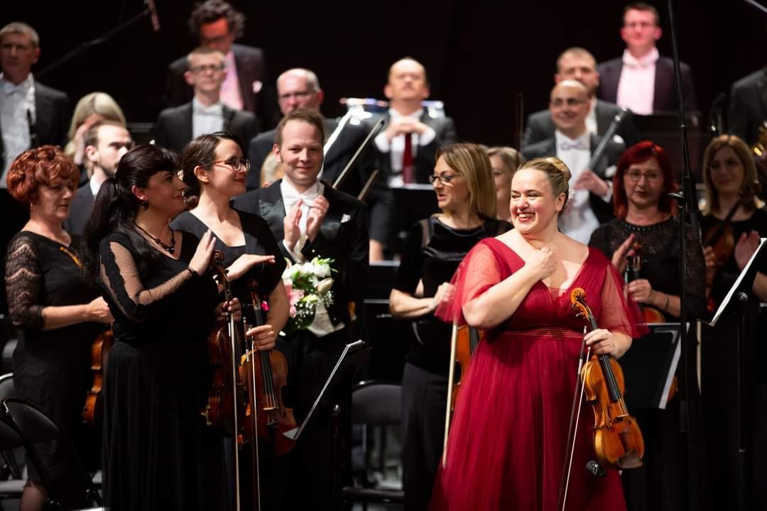 Sjajna završnica naše 99. koncertne sezone uz solisticu Violeta Smailovic-Huart i šefa dirigenta Slaven Kulenović.
Bravi tutti!!! 

📸 Raisa Šehu