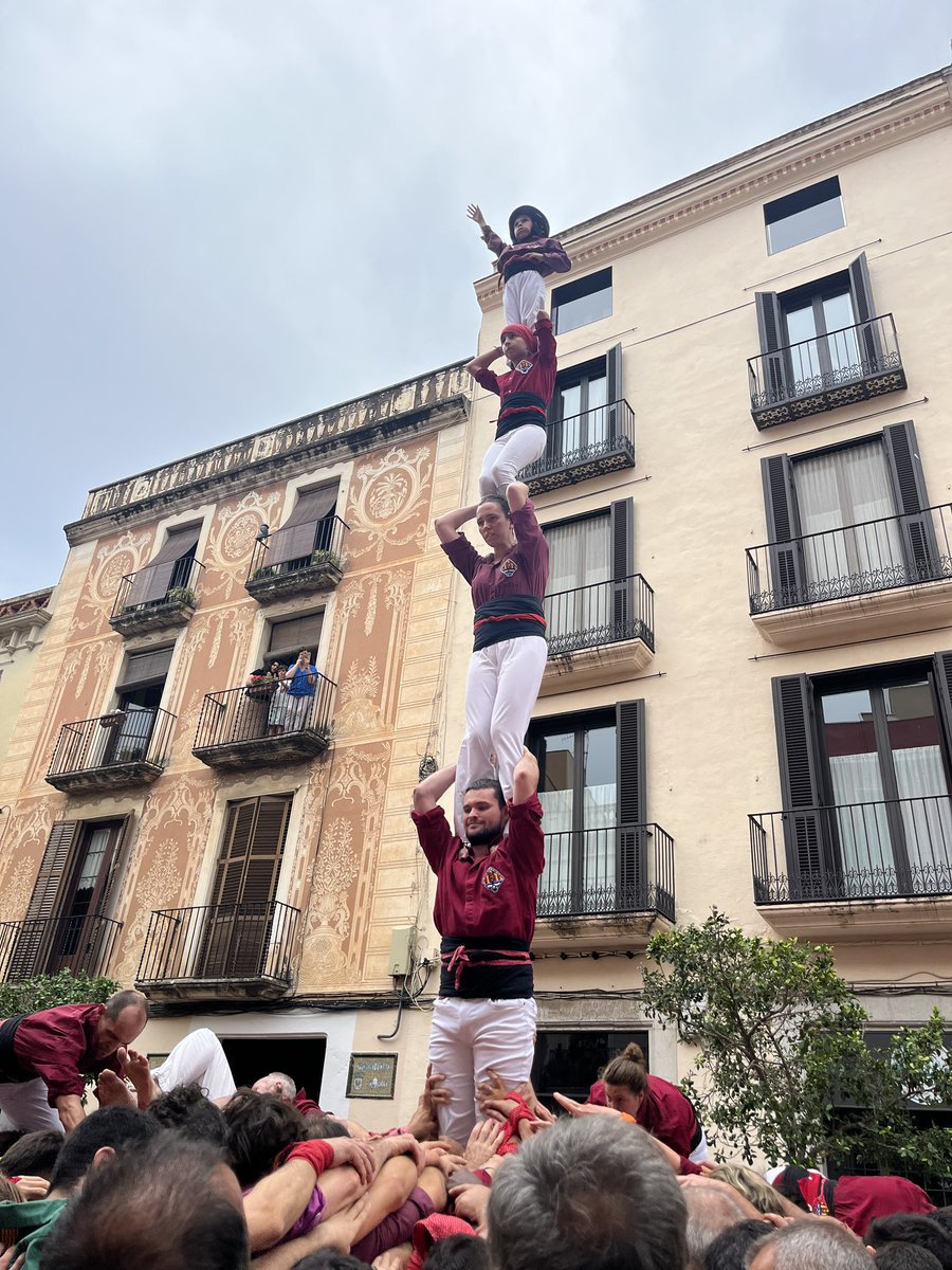 Comencem la diada de la Grallada amb @bordegassos @moixiganguers @gausacs. 
En primera ronda estrenem el 4d7a!
#semprejove #castells #spRibes #sitges