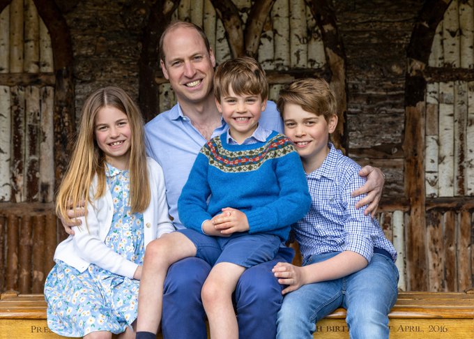 Prince William made a subtle tribute to the late Queen in a new photo released for Father's Day with his three children
mirror.co.uk/news/royals/pr…