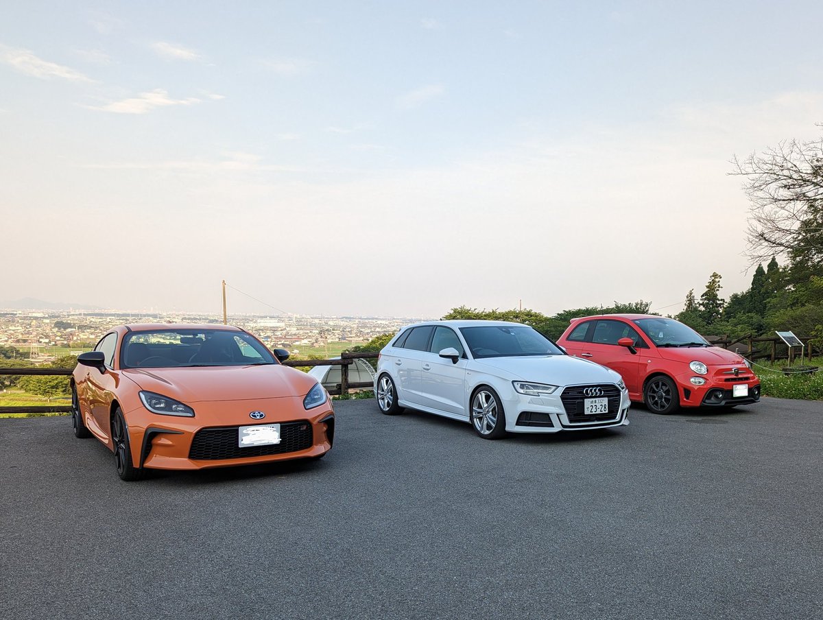 trr6823's tweet photo. 車並べて駄弁ってる時が一番楽しい https://t.co/7R2Ni28lSL