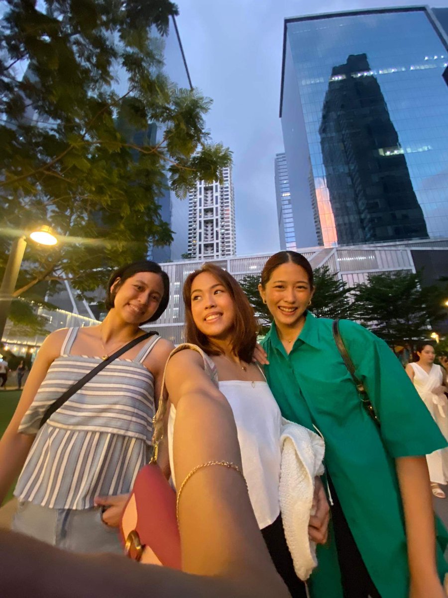 RAAGAS Trio.

“The smile of a daughter is the secret purpose of every father.”

Note: Pinaka Isog ang tatay ani.😝