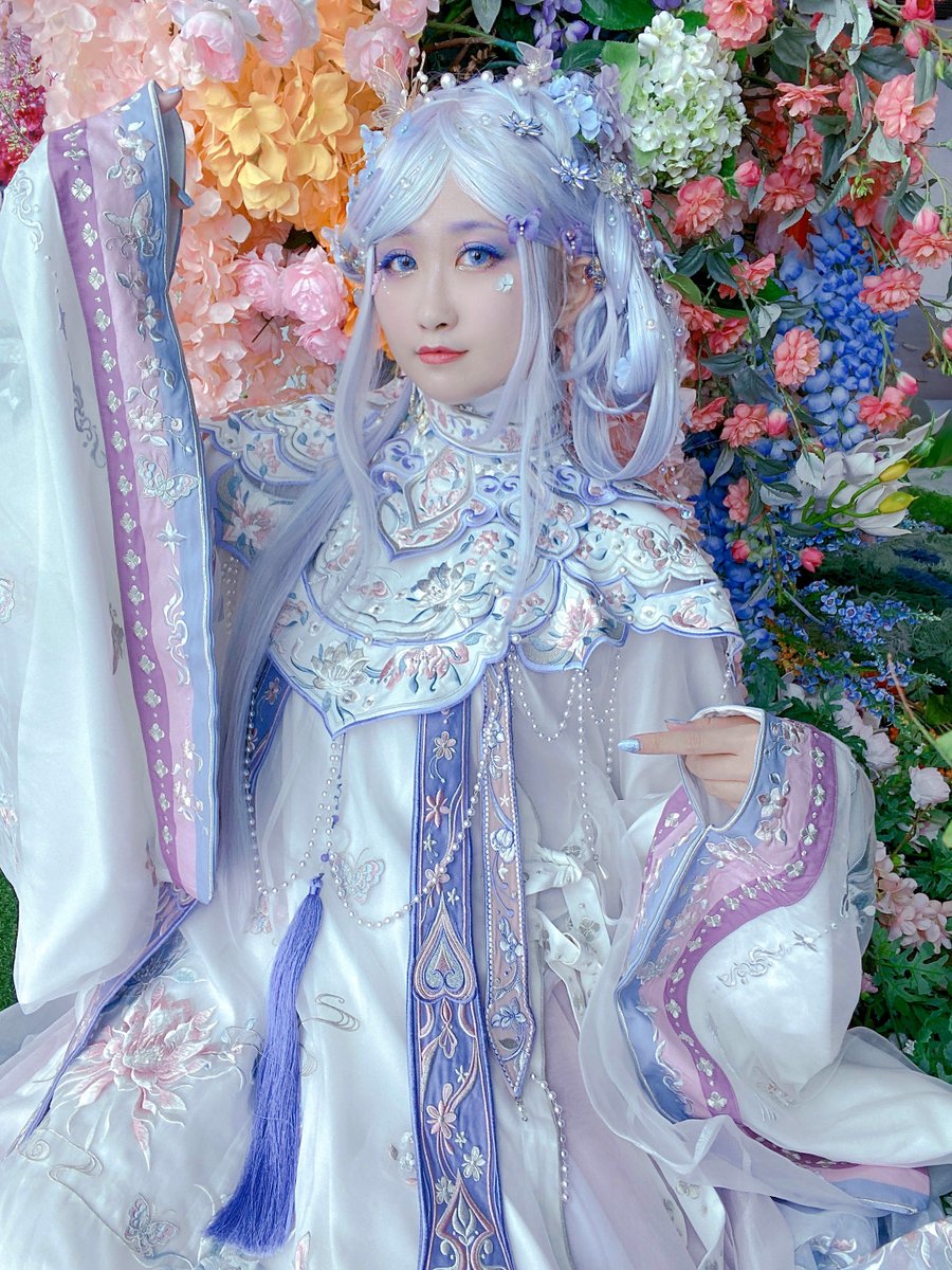 太喜歡這次的造型~

#台北101 #台北景點 #台北101觀景台 #漢尚華蓮 #曇華 #漢服 #漢服日常 #漢服攝影 #漢服文化 #傳統文化 #人像 #漢服日常 #hanfugirl #hanfudress