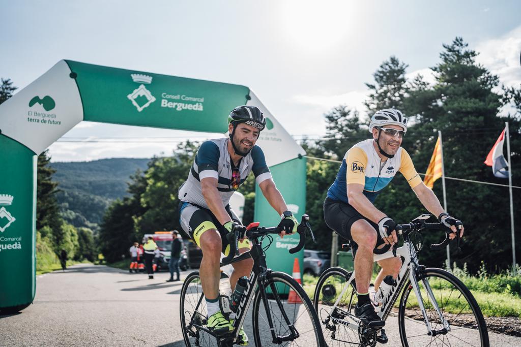 ccbergueda's tweet photo. 🚲 Prop de 400 ciclistes han participat aquest dissabte al matí en la segona edició del Berguedà Bike Day als Rasos de Peguera.

💦 La jornada ha estat marcada per la inesperada pluja caiguda a mig matí, i que ha espatllat un ascens al port que estava resultant tot un èxit. https://t.co/p88pEhGsHw