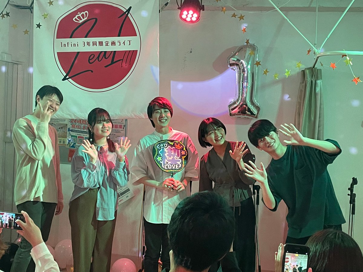 Infini_21live's tweet photo. 【Zeal!!!🔥ハイライト⑤-1】

第5クールではお待ちかねのシークレットゲストが登場✨21代一同の憧れの的、InfiniOBOGの19代同期バンド・楔の皆様に歌っていただきました！久々に聴けた先輩方の歌声に皆惚れ惚れ😍

12.楔（@hacothissyu ） https://t.co/nVRkUW3xAp