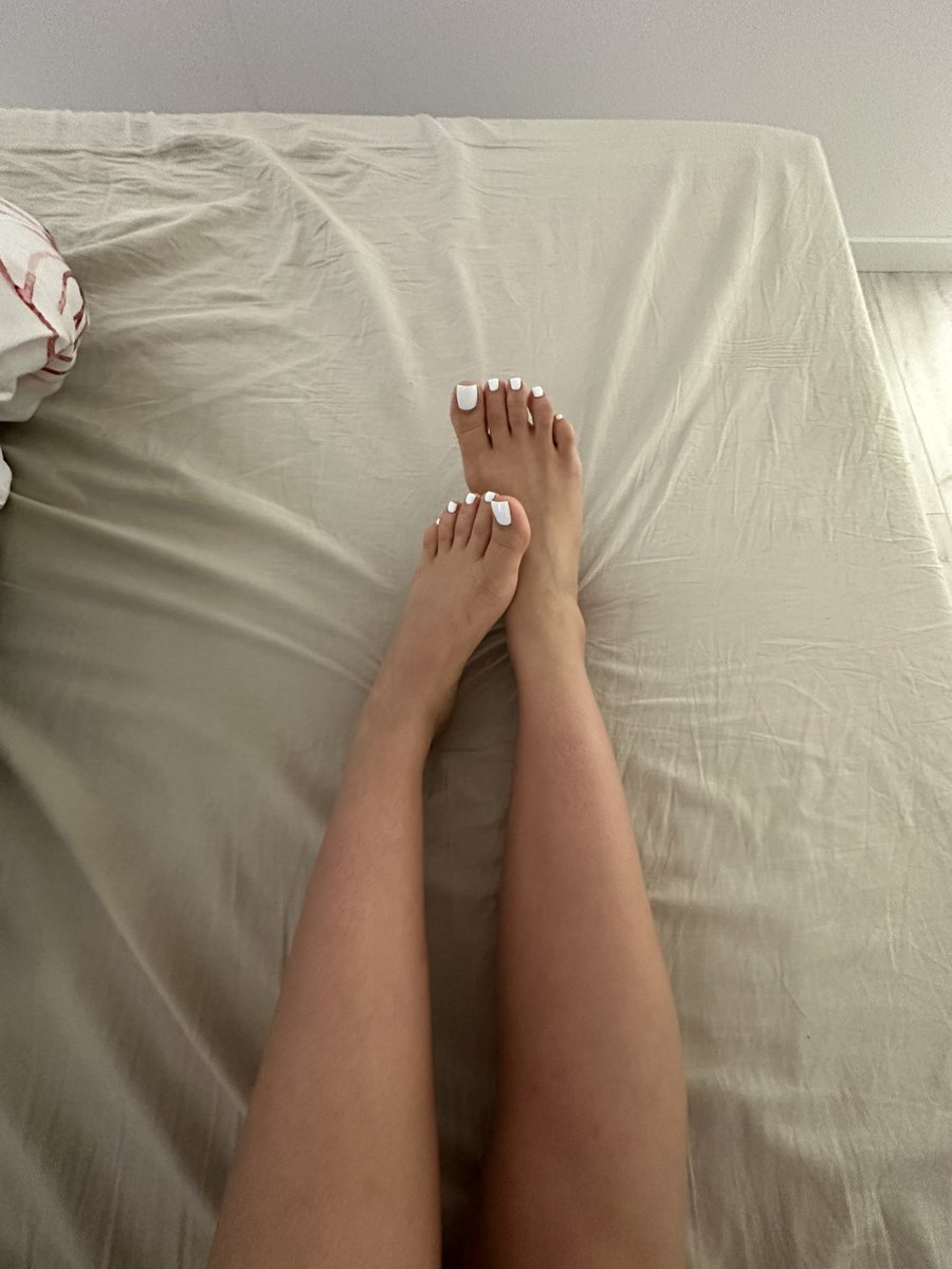 GoddessFvcking's tweet photo. Witajcie beta frajerzy, ja już czekam na śniadanie, które ty opłacisz wraz z moją kawą smacznie leżąc w łóżeczku.

Jutro wyjeżdżam i od wtorku będę opalać się z kumpelami pod palmami w słonecznej Hiszpanii, frajerzy od wtorku do końca tygodnia będą mogli opłacać nasze smaczne drinki 🥰

Kocham swoje życie kiedy wy jak robaki na nie pracujecie 🤏🏾