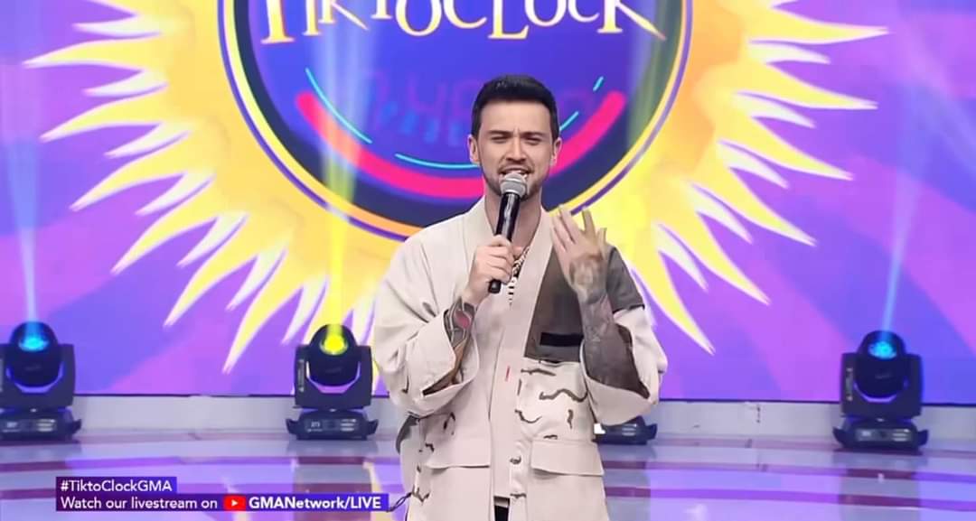 HELLO, BILLY!

Global performer Billy Crawford comes home to GMA-7 after winning Dancing w/ the Stars in France. 

He guested on Tiktoclock & thanked GMA-7 for welcoming talents from the rival station who lost jobs.

Billy never looked this happy and healthy! Welcome home, Billy!