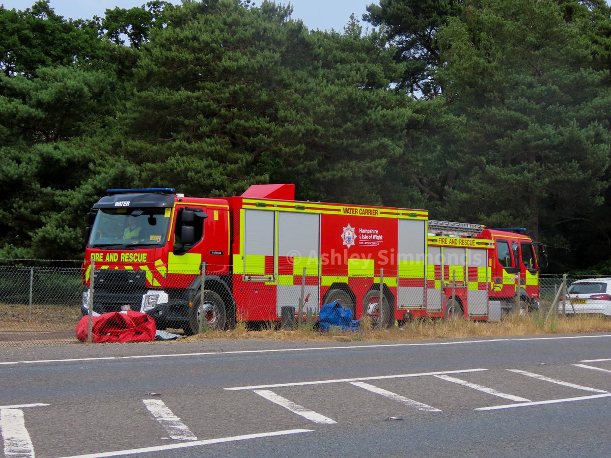 Photos of various resources from Hampshire and Isle of Wight fire service tackling a large wild fire at long moor army camp. @HantsIOW_fire @Hamblefire55 @Rushmoor02 @Fareham17