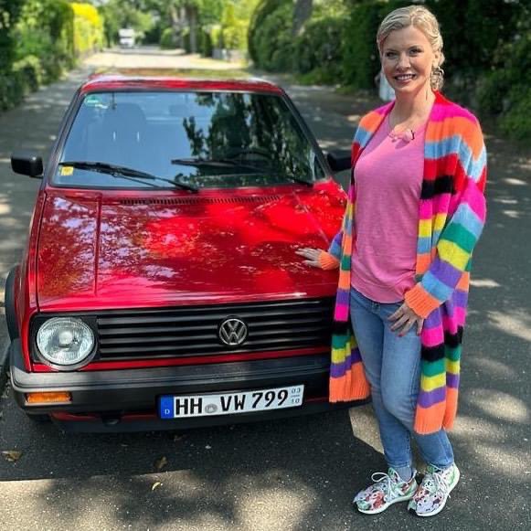 Dreh für „Mein 1. Auto“ - demnächst zu sehen bei „Volle Kanne“ im ZDF 🚗

#vollekanne #zdf #meinerstesauto #auto #vw #golf #polo #rot #car #red #tv #hamburg #fashion #picoftheday #photooftheday #team #happy #sunday #evahabermann  #berlin