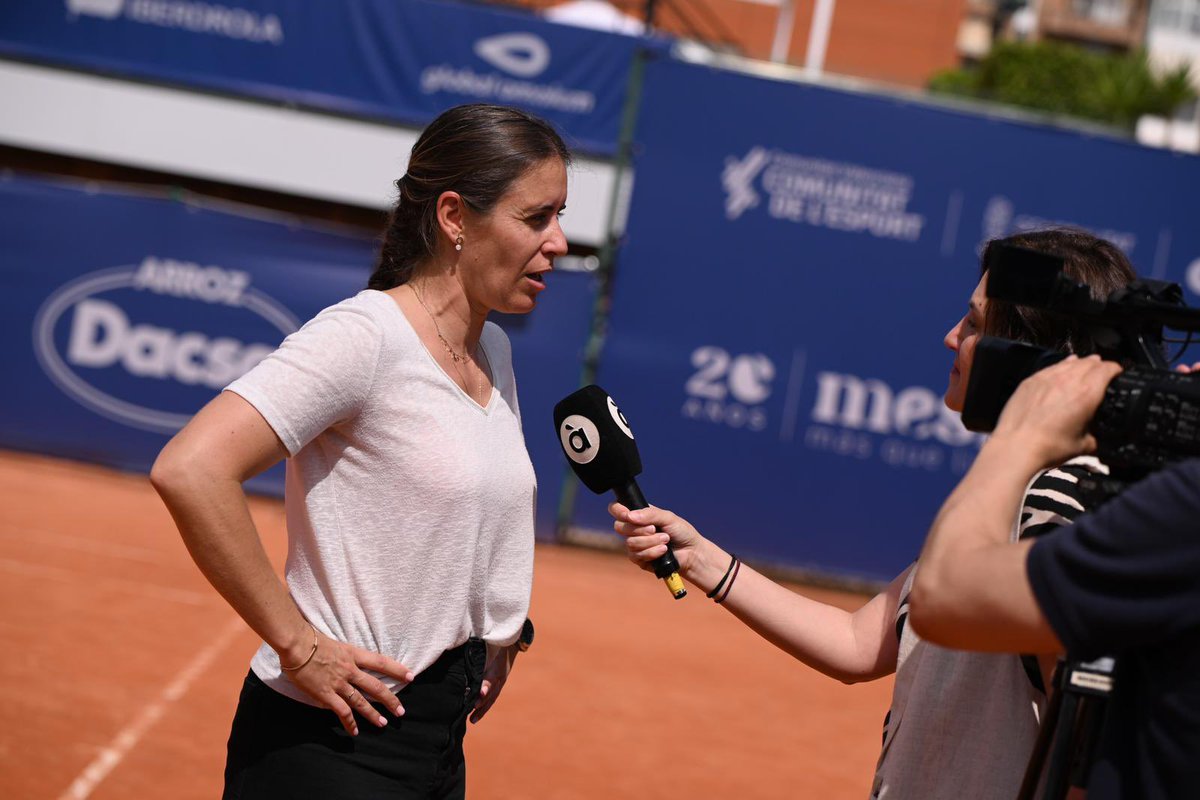 Anabel Medina (@anabelmedina) on Twitter photo Tras una semana espectacular (y de mucho trabajo 😅) hoy toca disfrutar de las finales del <a href="/BBVAopenVal/">BBVA Open Internacional de Valencia</a>! ¡Nos vemos esta tarde en el <a href="/Sportingtenis/">Sporting Club de Tenis</a>!
📺La final individual la podréis seguir a las 18:00 en <a href="/Eurosport_ES/">Eurosport.es</a> 😃 Tras una semana espectacular (y de mucho trabajo 😅) hoy toca disfrutar de las finales del <a href="/BBVAopenVal/">BBVA Open Internacional de Valencia</a>! ¡Nos vemos esta tarde en el <a href="/Sportingtenis/">Sporting Club de Tenis</a>!
📺La final individual la podréis seguir a las 18:00 en <a href="/Eurosport_ES/">Eurosport.es</a> 😃