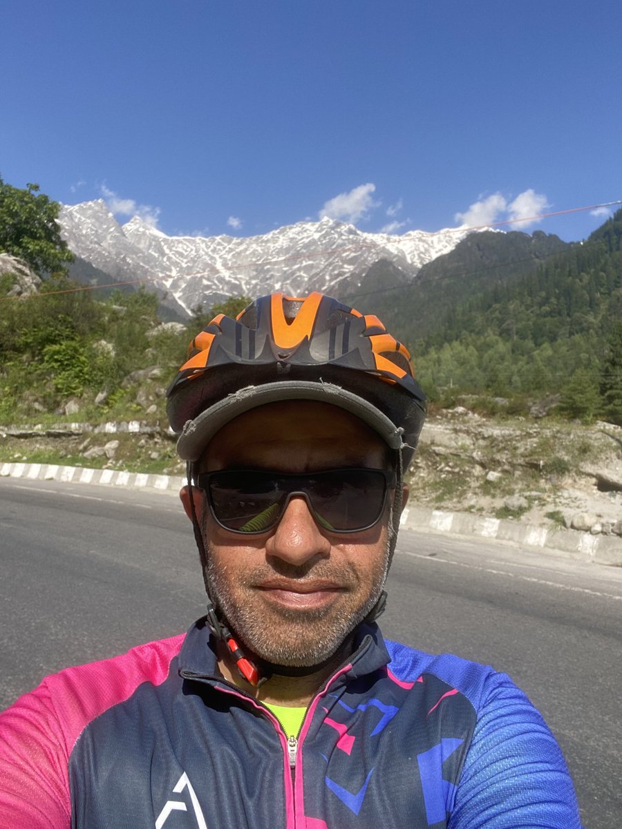 #FathersDay2023 ride 🚴 to #ataltunnel #Manali dedicated to my father and my kids #ridebicycle #stayhealthy #Rohtang #cyclinglife #mountainride #IloveCycling @nisharai_ggc @kaps_its @neeza_singh @MWCTez2020 @CyclingLahore @AwesomeChd @cyclingmonksIN