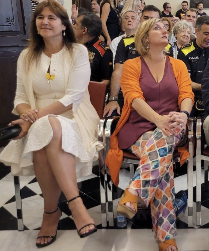 psiborn's tweet photo. "El nucli dur del grup d’igualadines anti-Laura envejoses i rancunioses, el pinyol de la ràbia, el formen polítiques, periodistes i empresàries locals. Estan liderades per l’Alba Vergés, Àngels Chacón i Marina Llansana". PSIBORN 7 "La marca de Caín" a https://t.co/pUD7tbQNTC https://t.co/hnUGvf9b05