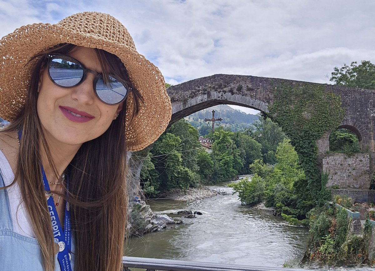 🇬🇧🇺🇲 Weekend guiding through the first and oldest capital of the #naturalparadise, Cangas de Onís. How much history in so little space! 🥰 
Looking forward to sharing it with you.

#visitasguiadadenasturias #guidedvisit #guiaoficial #officialguide 
#visitasguiadas 

#Asturias