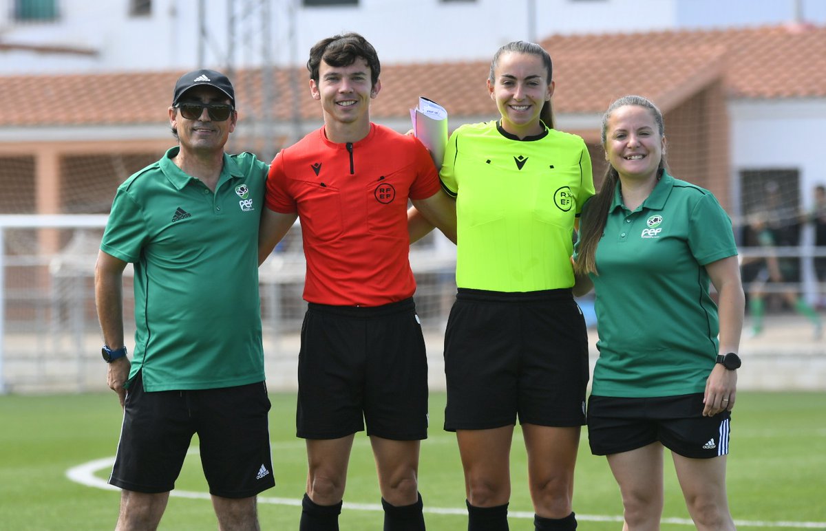 📸 Más imágenes de la 🏆COPA ALEVÍN FEMENINA que se está celebrando en 📍 Barcarrota. 

⚽Ya asignadas las semifinales:

@extremadurafem ⏩ @CDBadajoz
@cfvillanovense ⏩ @FeminasDBFC

#Extremadura💚🤍🖤
#JugamosEnEquipo