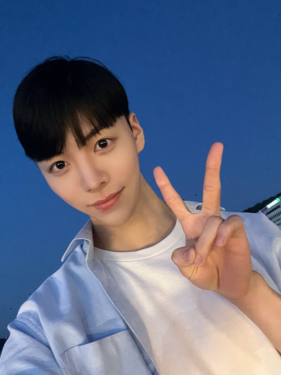JWiiverofficial's tweet photo. [#주강]

제나 ~ 
저 바다 갔다왔는데 혹시
폭죽 터트려본적 있어요?
전 처음이라서 엄청 놀랬어요 😵‍💫

#JWiiver #제이위버 #주강 #JuKang https://t.co/hSnCgrO9oU