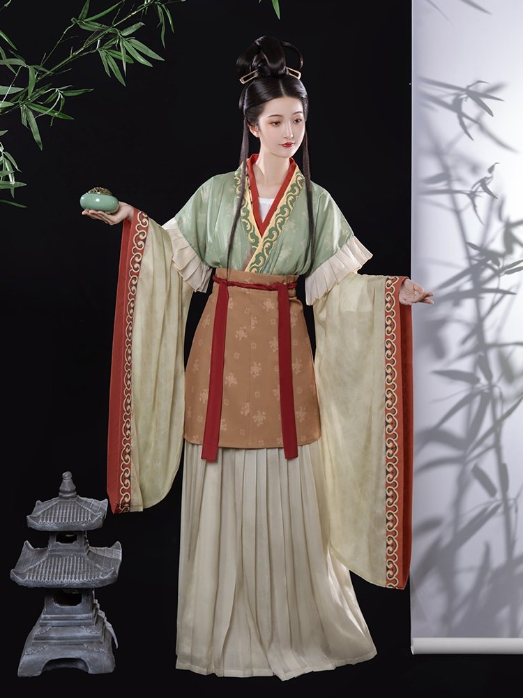 Beautiful_Hanfu's tweet photo. 晋制汉服 
Hanfu of Jin Dynasty style 

#ChineseCostume #中国风 #中華風
#Chinese_style #hanfu_challenge
#汉服 #漢服 #한푸 #hanfu https://t.co/xLDnsEJMSG