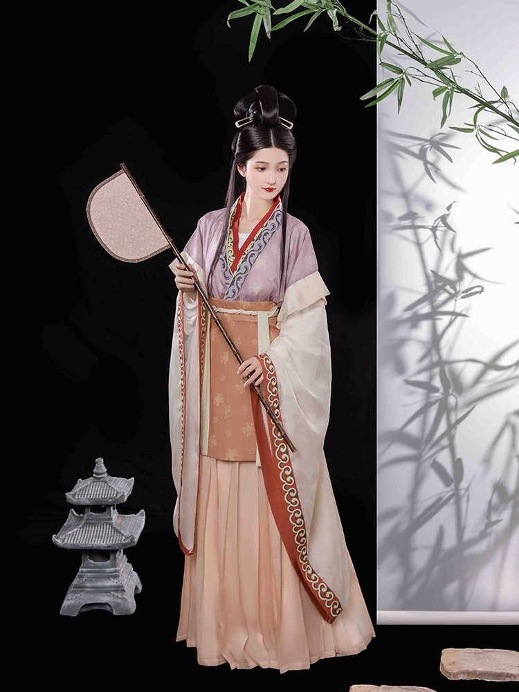 Beautiful_Hanfu's tweet photo. 晋制汉服 
Hanfu of Jin Dynasty style 

#ChineseCostume #中国风 #中華風
#Chinese_style #hanfu_challenge
#汉服 #漢服 #한푸 #hanfu https://t.co/xLDnsEJMSG