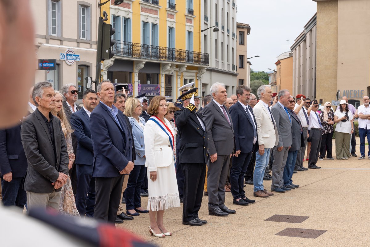 Commémoration de l'Appel du 18 juin 1940, à Carcassonne, au monument de la Résistance, square Gambetta) puis devant la stèle du Général de Gaulle, au Portail des Jacobins.
#carcassonne #cérémonie #résistance #WW2 #militaire #DeGaulle