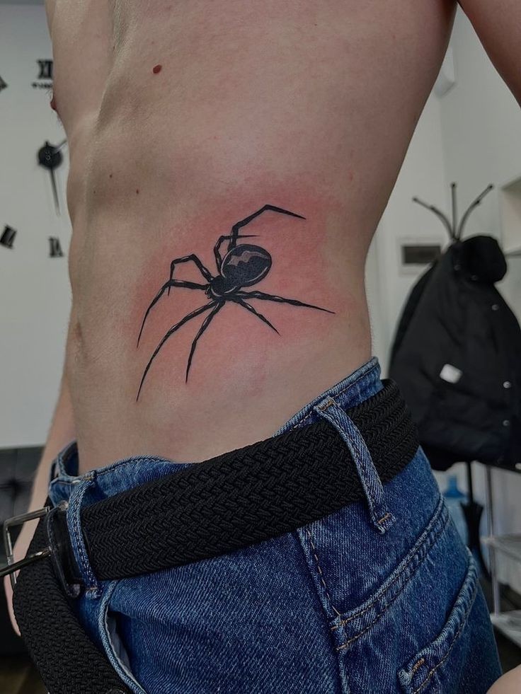 biwiuplus's tweet photo. แบบสวยๆค้าบบ แมงมุมแมงใจ😆
เปิดเข็มเริ่มต้น500.- 
#biwiuplustattoo #tattoo #thailandtattoo #fonts #minimal #blackwork #oldschool  #whipshading #smalljob https://t.co/UYj5OaXegZ