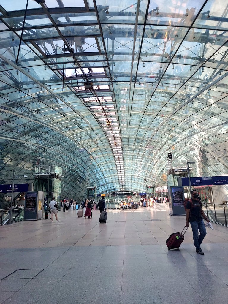 JhessetEnano's tweet photo. Thrilled to finally arrive in Bonn for tomorrow's @DW_GMF! Honored to be invited to join a panel discussing climate change reporting, especially among younger journos. Eager to bring the perspective from our part of the globe. 🌏

For now, my first glimpses of Frankfurt &amp; Bonn: https://t.co/PqYQolySld