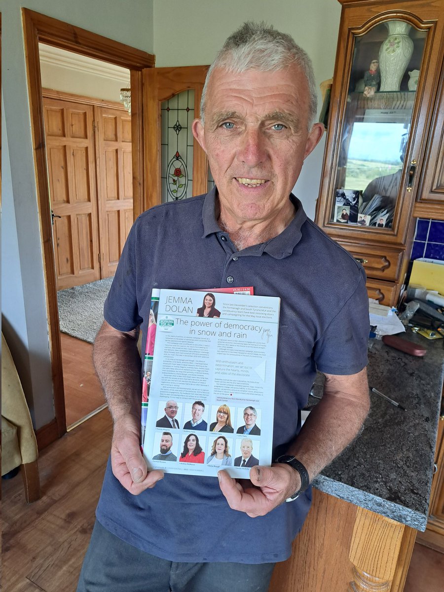 A signed copy of @An_Phoblacht is an appropriate #FathersDay present, yeah? 😏😅 #fatherdaughter #DaddyDaughter #FathersDay2023 #fathersdaygifts