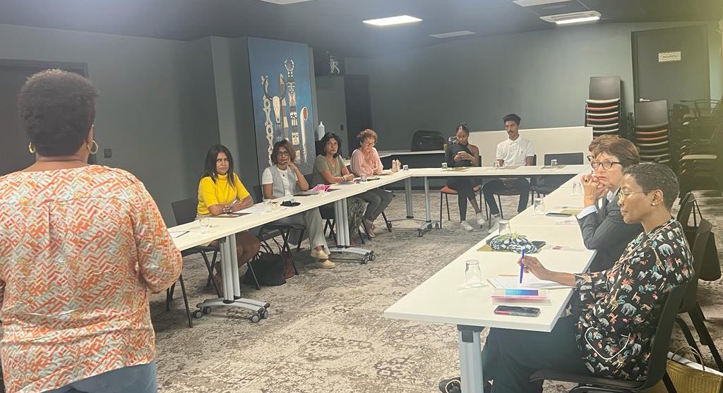 Rencontre d’<a href="/exaequo974/">Ex aequo</a> : nous avons accueilli : Stephanie, Martine et Jean-Claude. Bienvenue 🤗 
Les parcours de chacune d’entre nous montrent qu’il nous faut en faire souvent deux fois plus pour être reconnues.
#egaliteprofessionnelle
<a href="/CTegali/">CANTALIA TEGALI Nadege</a> <a href="/maryse_trotet/">Trotet Maryse</a>