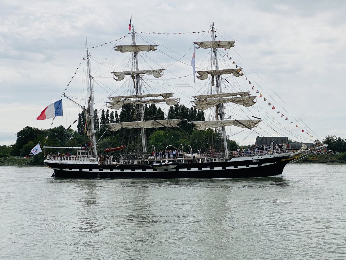 cheriefmrouen's tweet photo. Merci 🙏 aux organisateurs de l’@ArmadaRouen pour cet événement fantastique ! 
Retour en 📸 sur la #GrandeParade qui a rassemblé des milliers de personnes tout au long de l’estuaire de la #Seine, venus admirer une dernière fois ces bateaux magnifiques 😍 https://t.co/eglExGpUrV