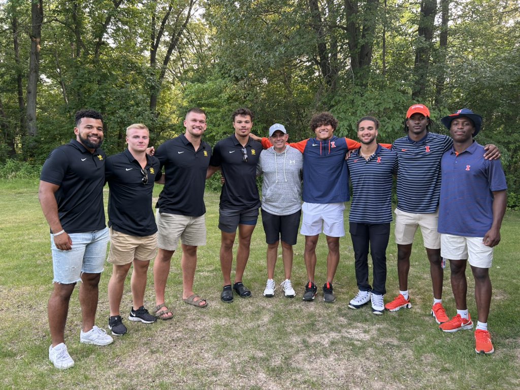 The Inaugural Iowa-Illinois Challenge at the Guy Randazzo Memorial Golf Outing was a TON of fun & a huge success! The Hawkeyes edged the Illini by 4 shots. Rematch Nov 18 at Kinnick:) HUGE thank u to @LoganLee45 & @MatthewBailey_7 for captaining 2 great teams!