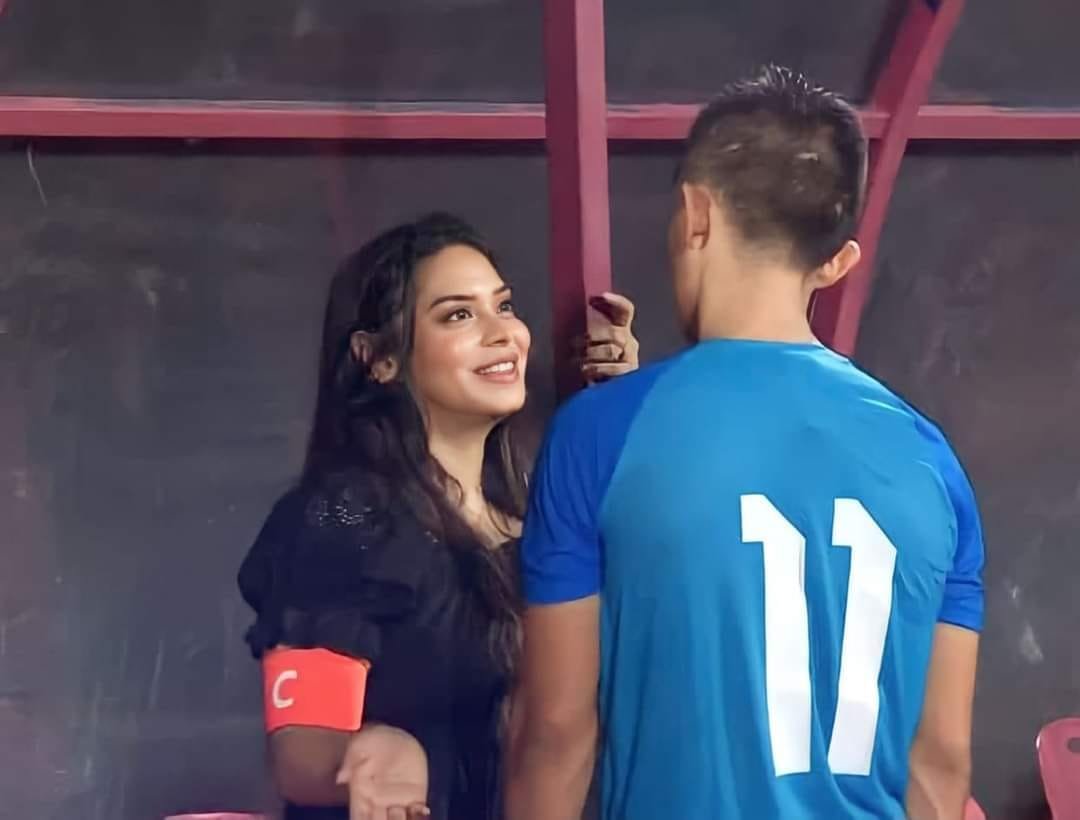 You will never see a cuter picture than this!

Mr. & Mrs. Chhetri 💖

#IndianFootall #SunilChhetri #IntercontinentalCup2023 #BlueTigers #BleedBlue