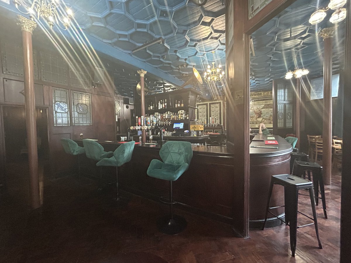 PubsSaving's tweet image. So excited to report The Dolphin 🐬 #pub Mare Street #hackney reopened last Friday.  This stunning Grade II listed pub has a beautiful interior with tiling dating from
1890s @wbsimpsonsons who are still around today! ❤️ Great welcome from friendly bar staff! #pubsreopening