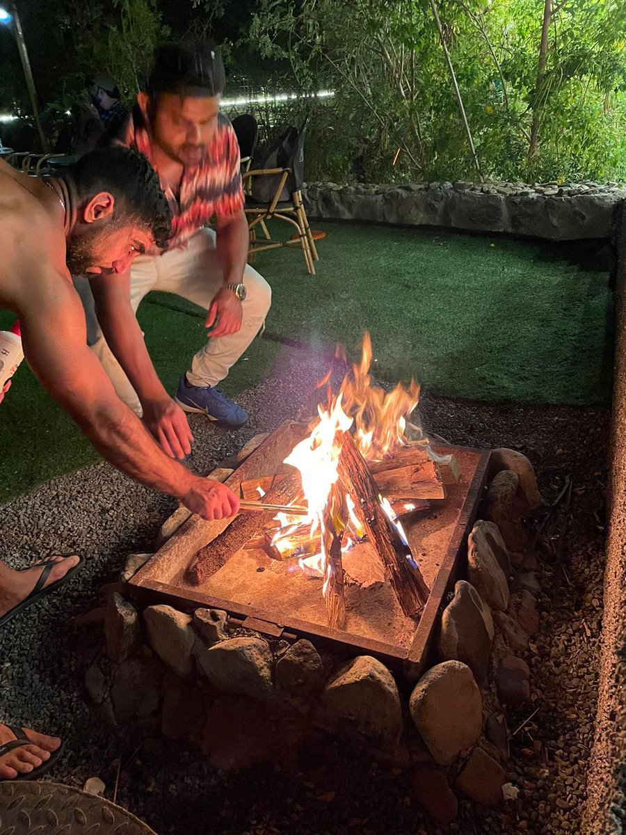 ꧁⋆𖤐⋆꧂ tweet media