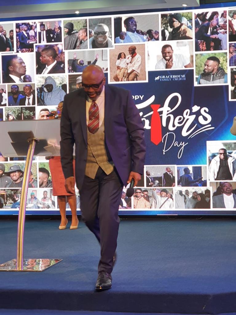 gracehousetwit's tweet photo. ”There’s no extraordinary vision anywhere, it’s your extraordinary input that makes your vision extraordinary."(Proverbs 22:29)#FromOrdinaryToExtraordinary...@chuksozabor sublime word @GraceHouse “Father's Day Service” earlier today…#GodChangedMyStory https://t.co/b2cwPUlKmU