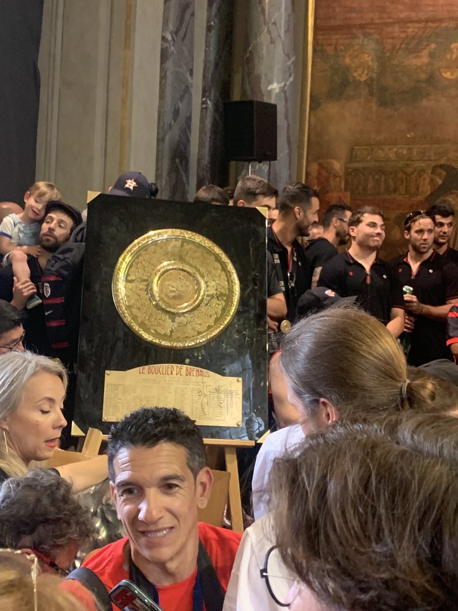 pierreesplugas's tweet photo. Fier dโรชtre Tou-Lou-Sain! On a retouchรฉ du bois ! #StadeToulousain #AllezStade ! https://t.co/79s6tP4FAi