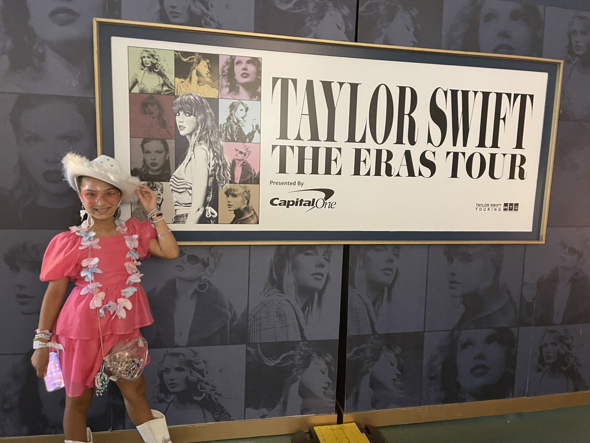 audreyojeda2's tweet photo. @ErasTourResell thank you so much for helping make her dream come true!! She said it was the best night of her life 💕💕🎤🎤 https://t.co/0CgDQLG3vg