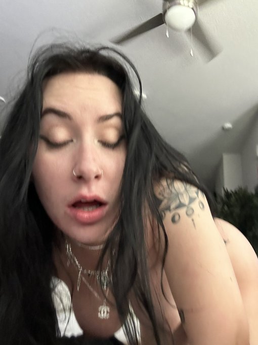 when u deep throat and start crying and have to check ur make up mid sesh https://t.co/tzp4BqnKs2