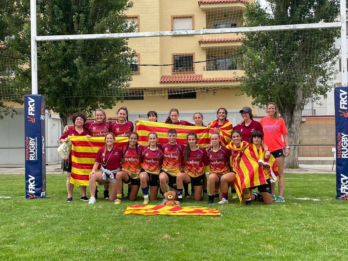 rugby_cat's tweet photo. CAMPIONEEEEEEEEEEEES 🔥🔥🔥🔥

La selecció catalana S16 FEM s'ha penjat l'or al CESA de 7s després de guanyar la final contra Euskadi per 7 a 5 🏆

Fase de grups: 
54-0 vs Múrcia
55-0 vs Aragó
0-50 vs Castella
Eliminatòries:
Quarts ➡️ 36-0 vs Balears
Semis ➡️ 5-29 vs Andalusia https://t.co/iRV3wgy265